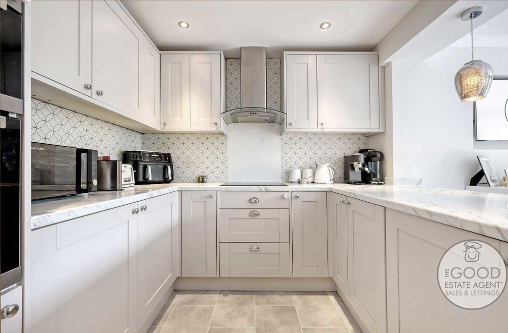 Property photo 2 of 21