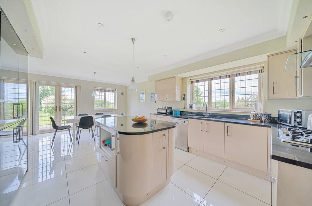 Property photo 3 of 23 1147692 (5)