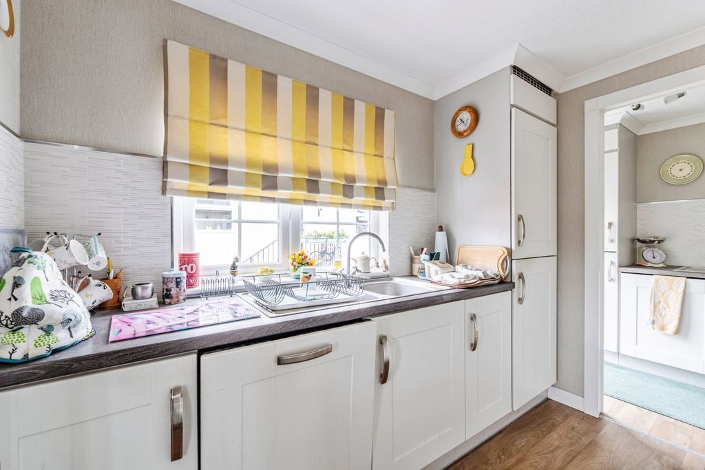 Property photo 2 of 17 Photo