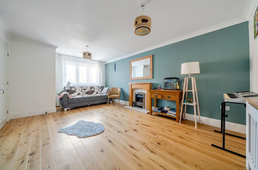 Property photo 2 of 12 1497791-2-6A67930...