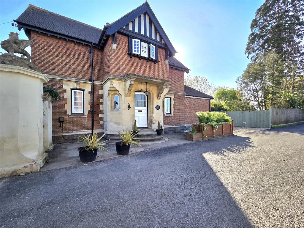 Property photo 1 of 29