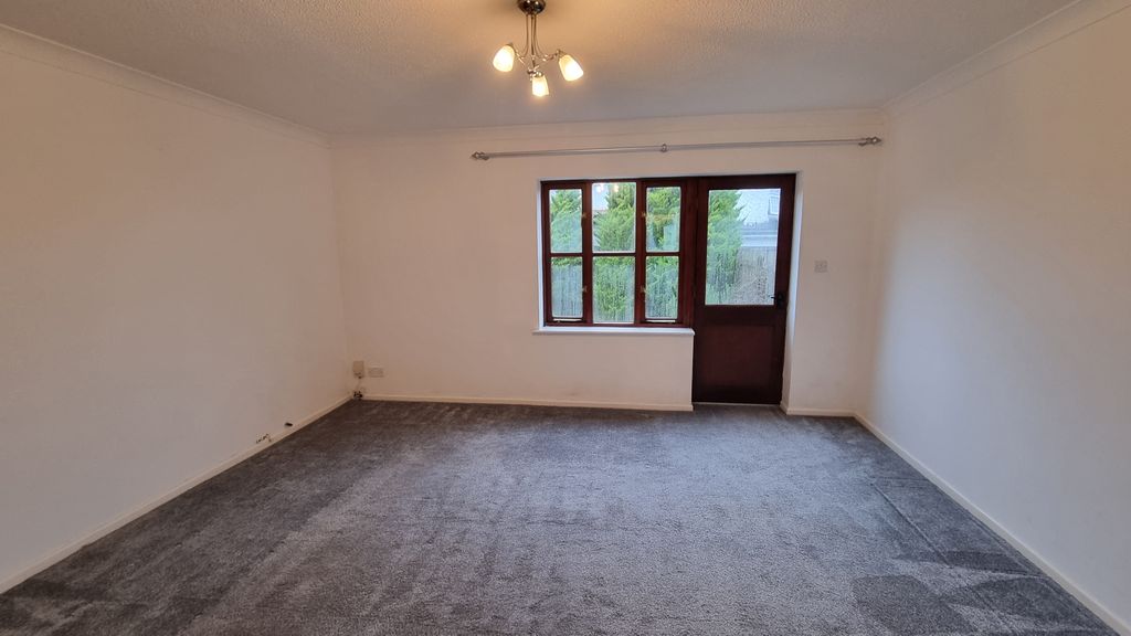 Property photo 2 of 8 Lounge