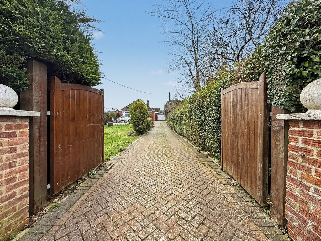 Property photo 2 of 15 Img3874