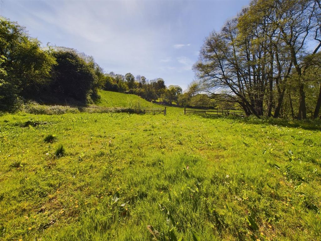 Property photo 3 of 43 Cam02803G0-Pr0084-Still050.Jpg