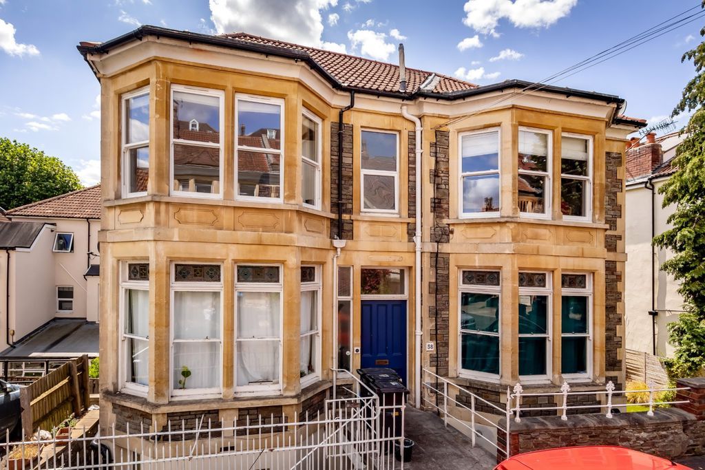 Property photo 1 of 15 External