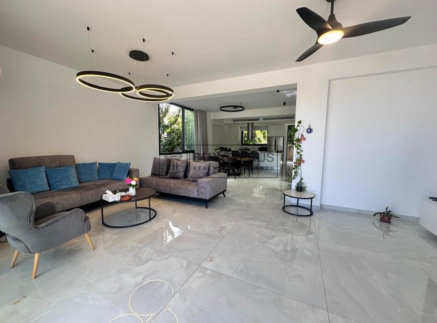 Property photo 3 of 49