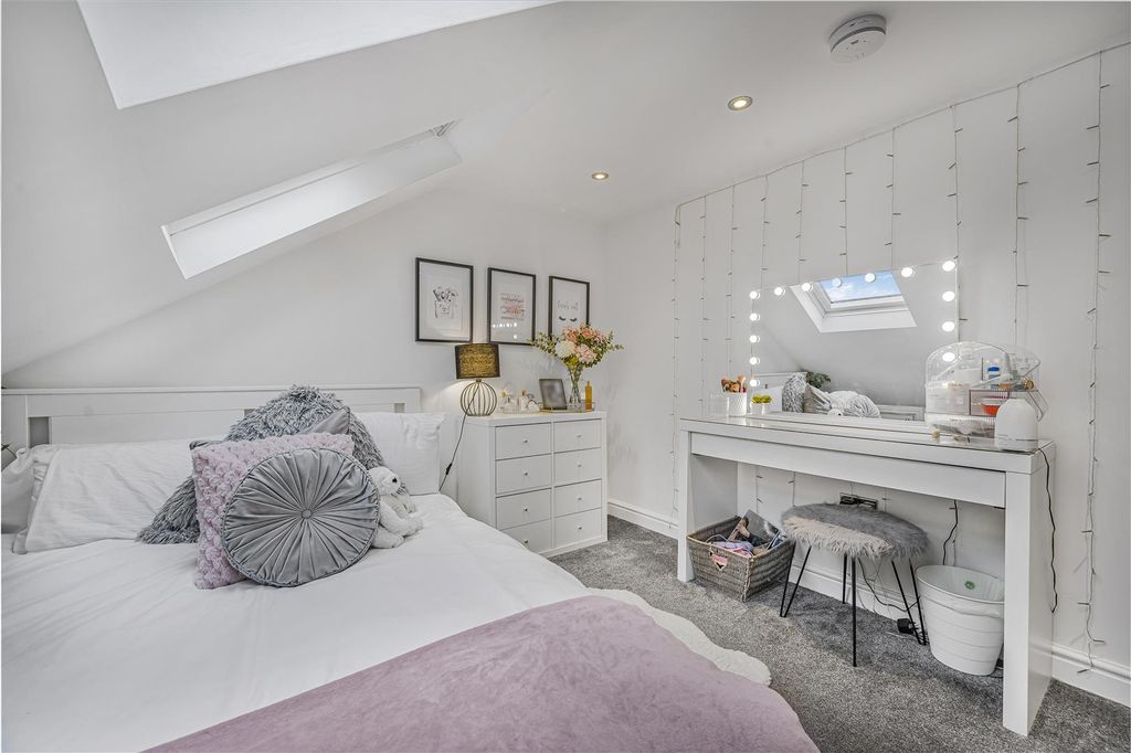 Property photo 3 of 27