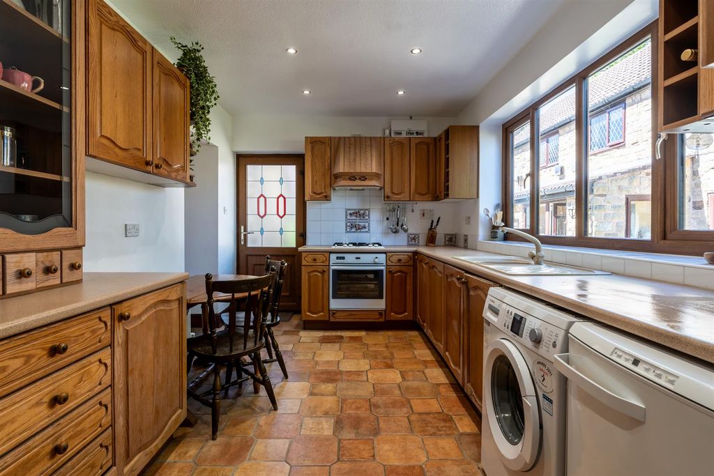 Property photo 3 of 29 Kitchen