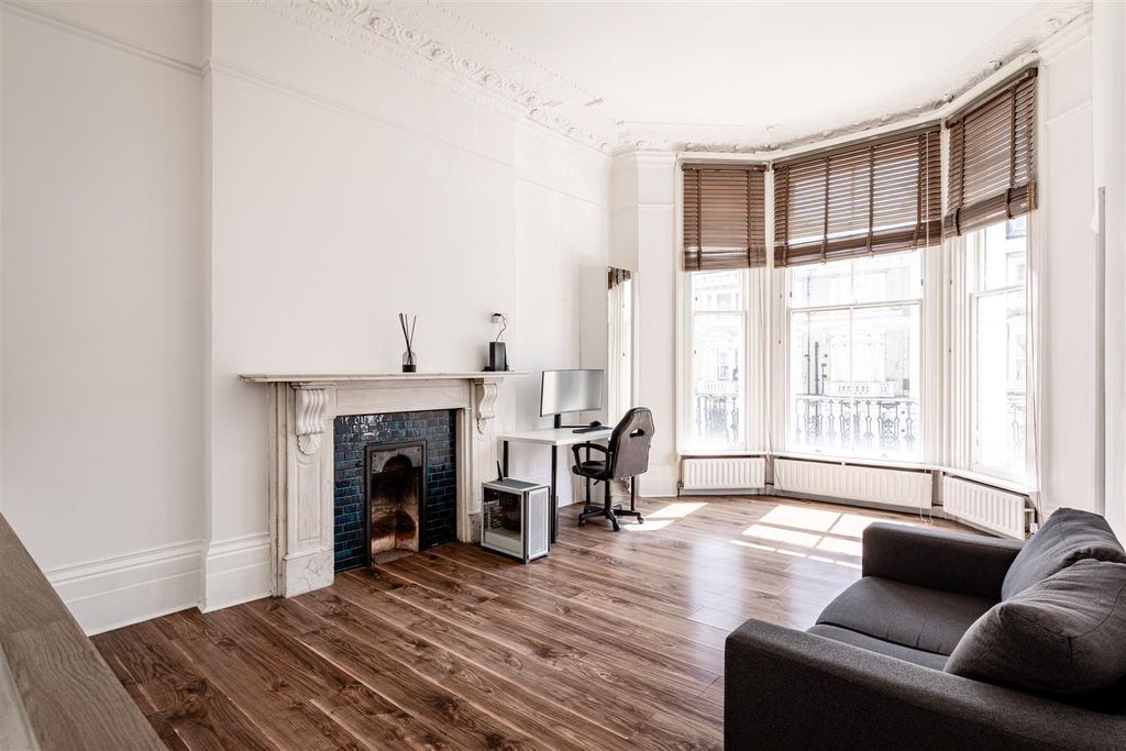 Property photo 2 of 8 Holland Road-3.Jpg