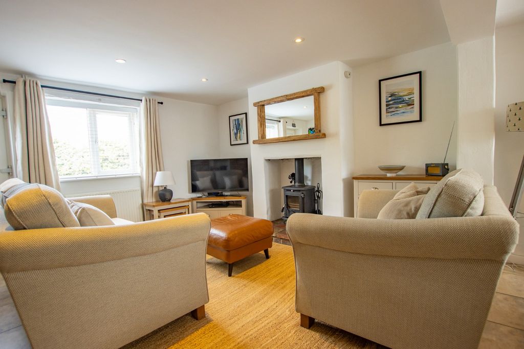 Property photo 2 of 19 5214023