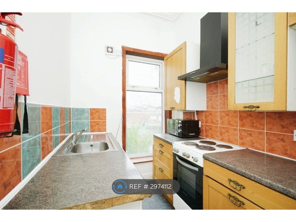 Property photo 3 of 5 Shared Kitchen 2