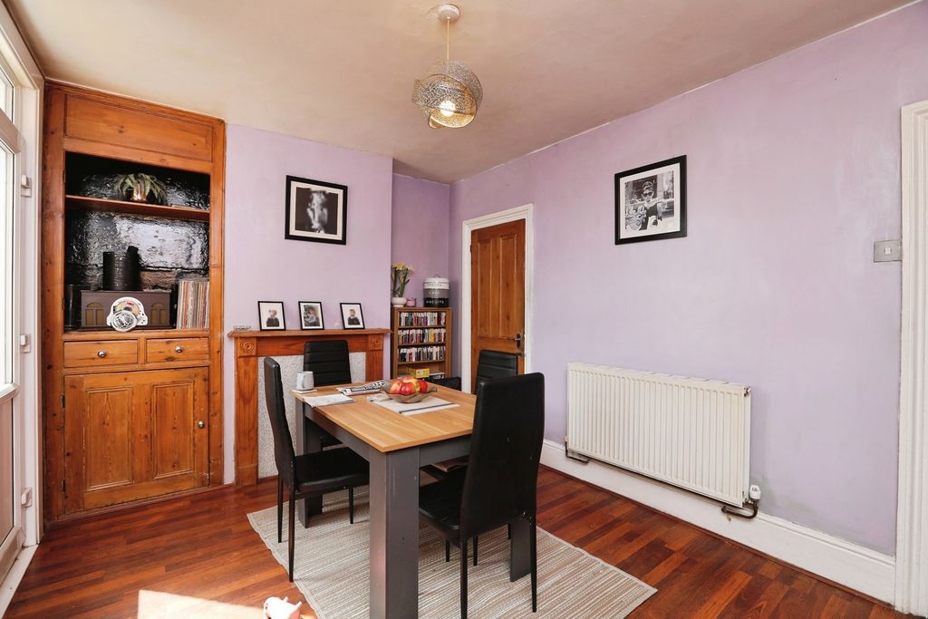 Property photo 3 of 18 Pbox-Img.Jpg