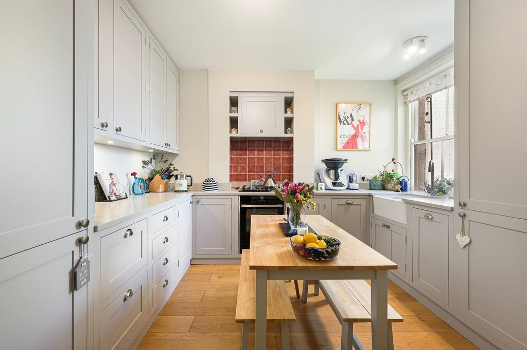 Property photo 1 of 8 Kitchen