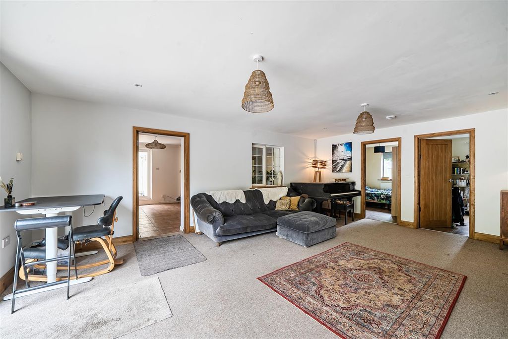 Property photo 3 of 26