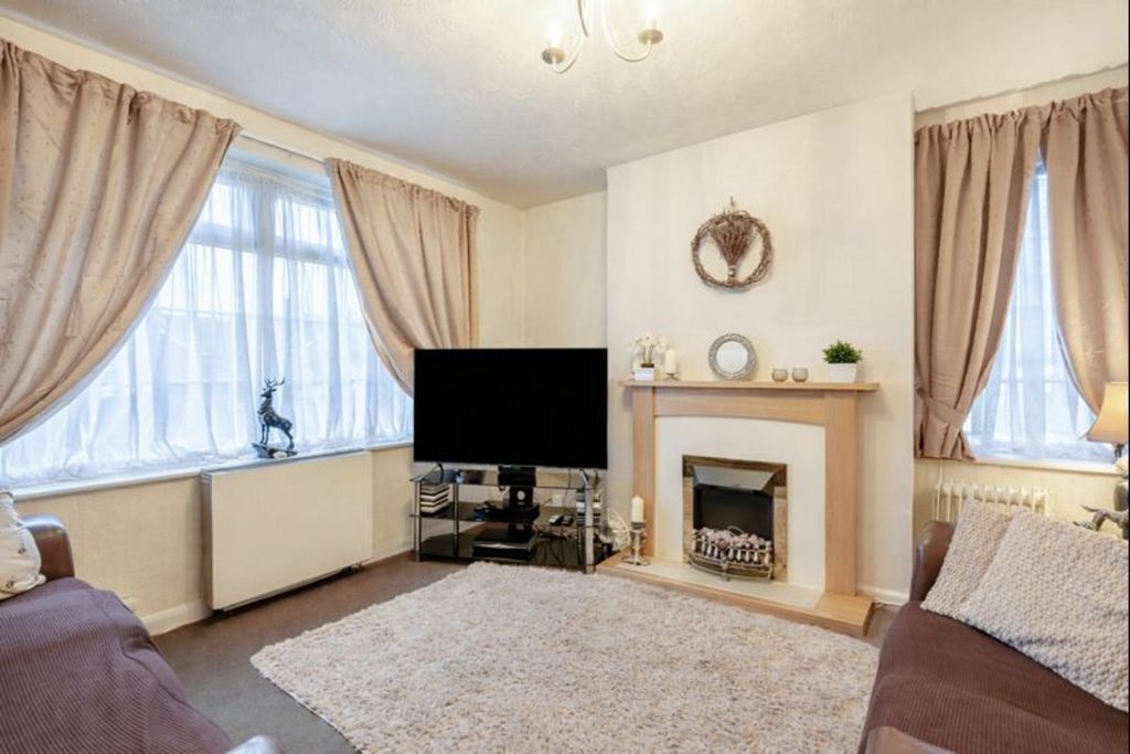 Property photo 2 of 13