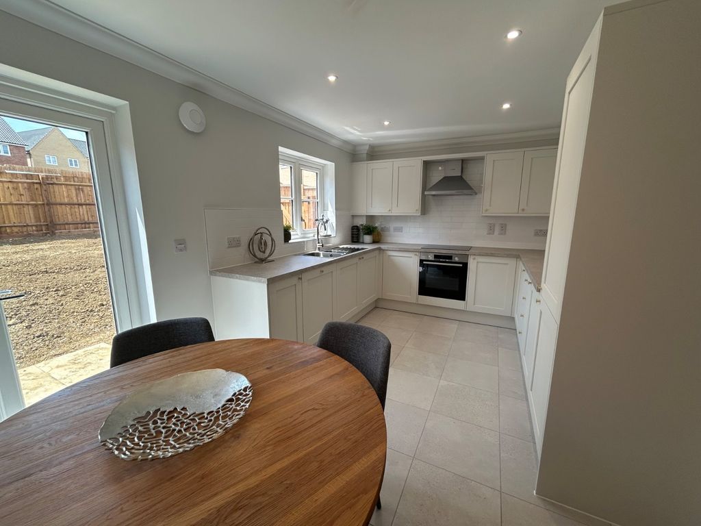 Property photo 3 of 15 Kitchen/Dining Room