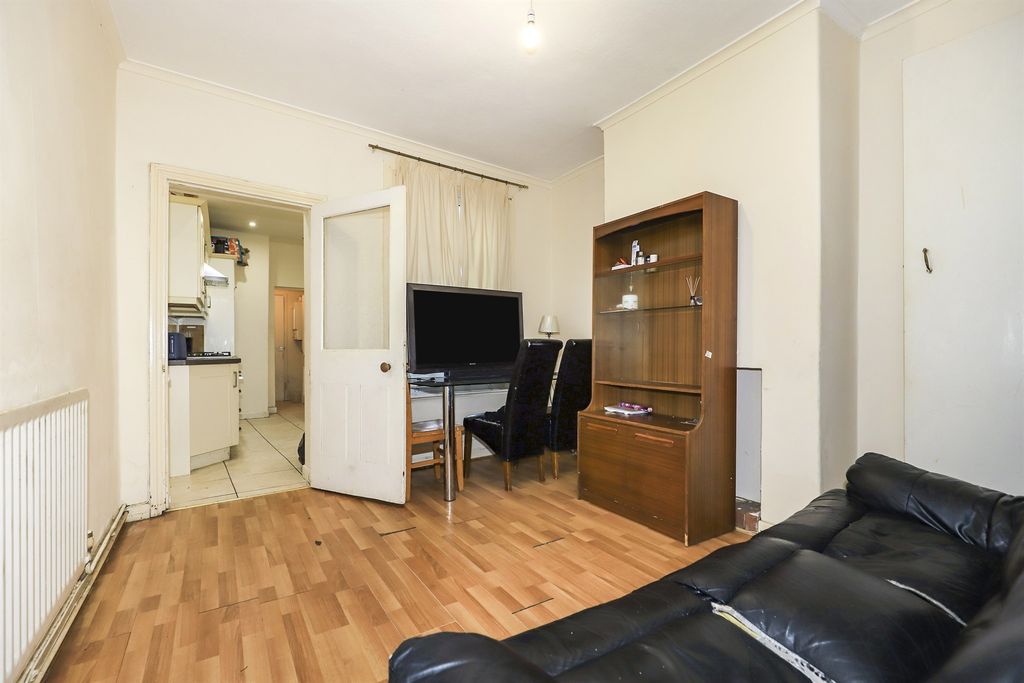 Property photo 2 of 12
