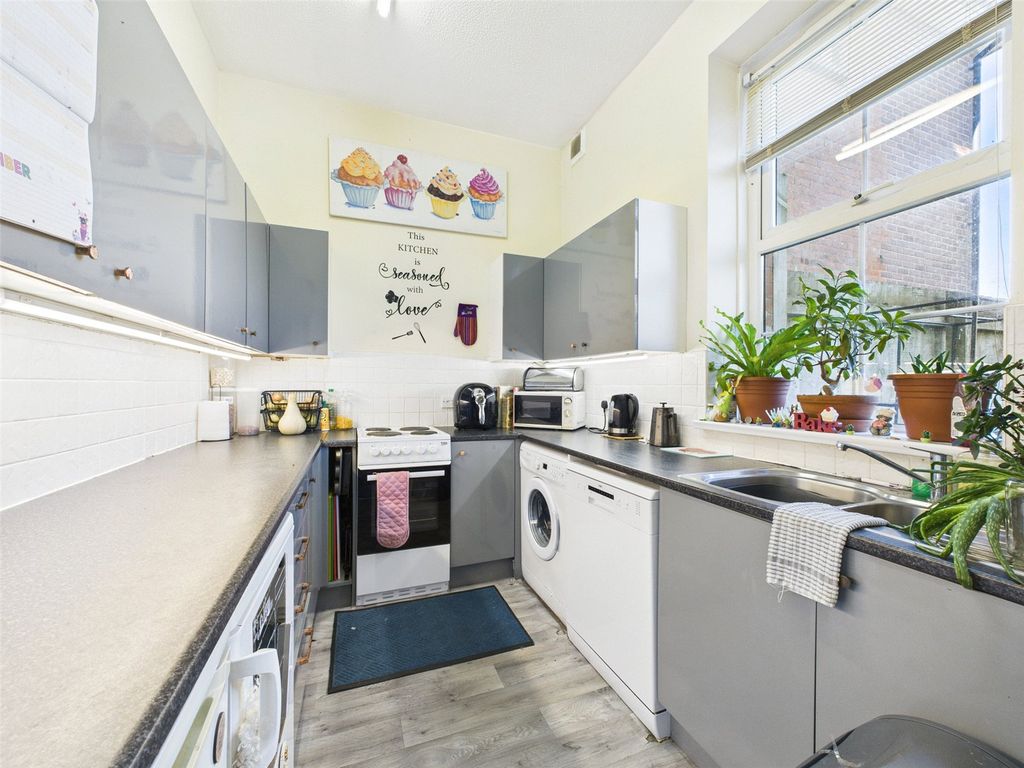 Property photo 3 of 17 Picture No. 11