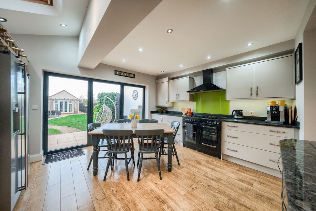 Property photo 2 of 27 Xt5A6604-Hdr(3)