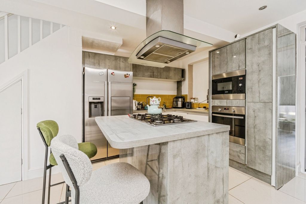 Property photo 3 of 11 Pbox-Img.Jpg