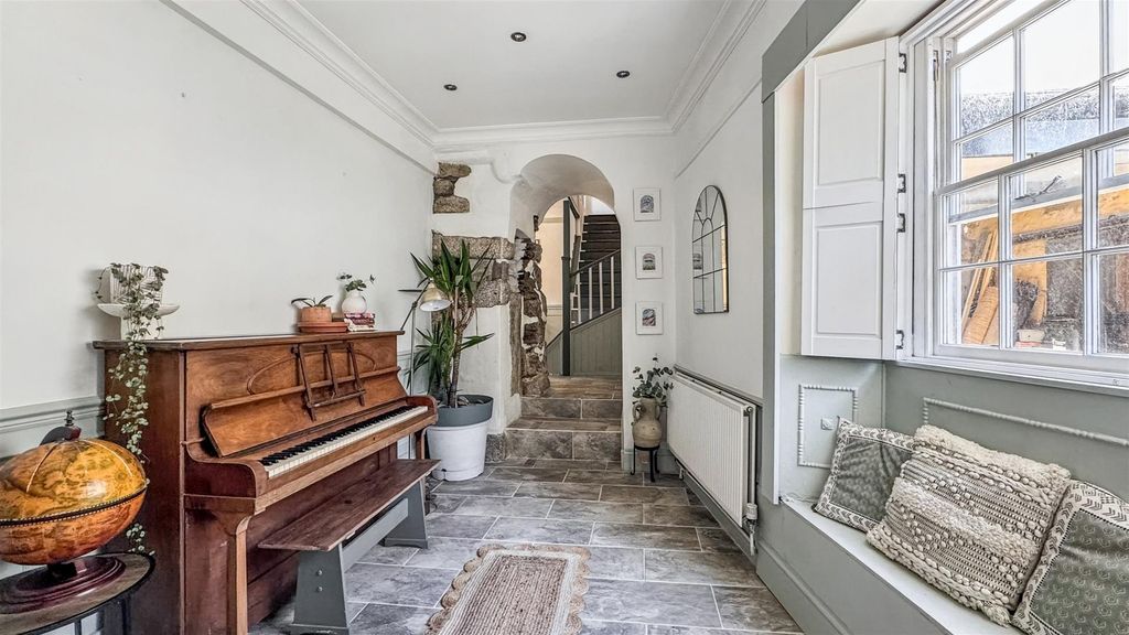 Property photo 2 of 24