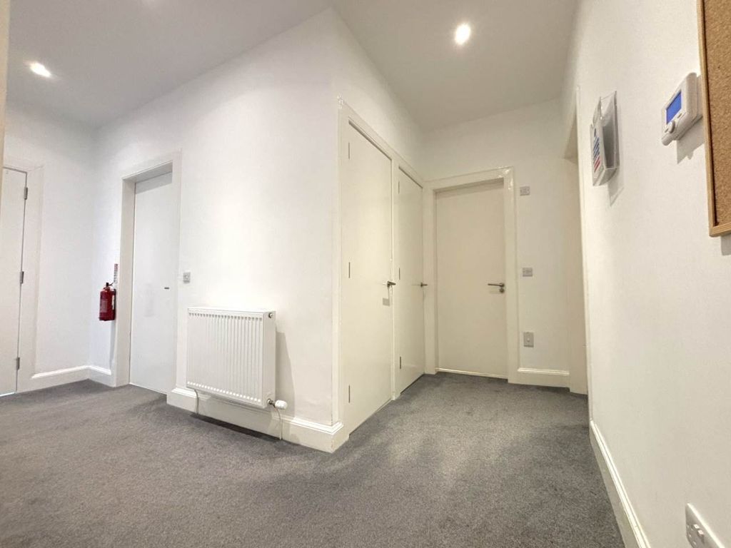 Property photo 3 of 10 Hall