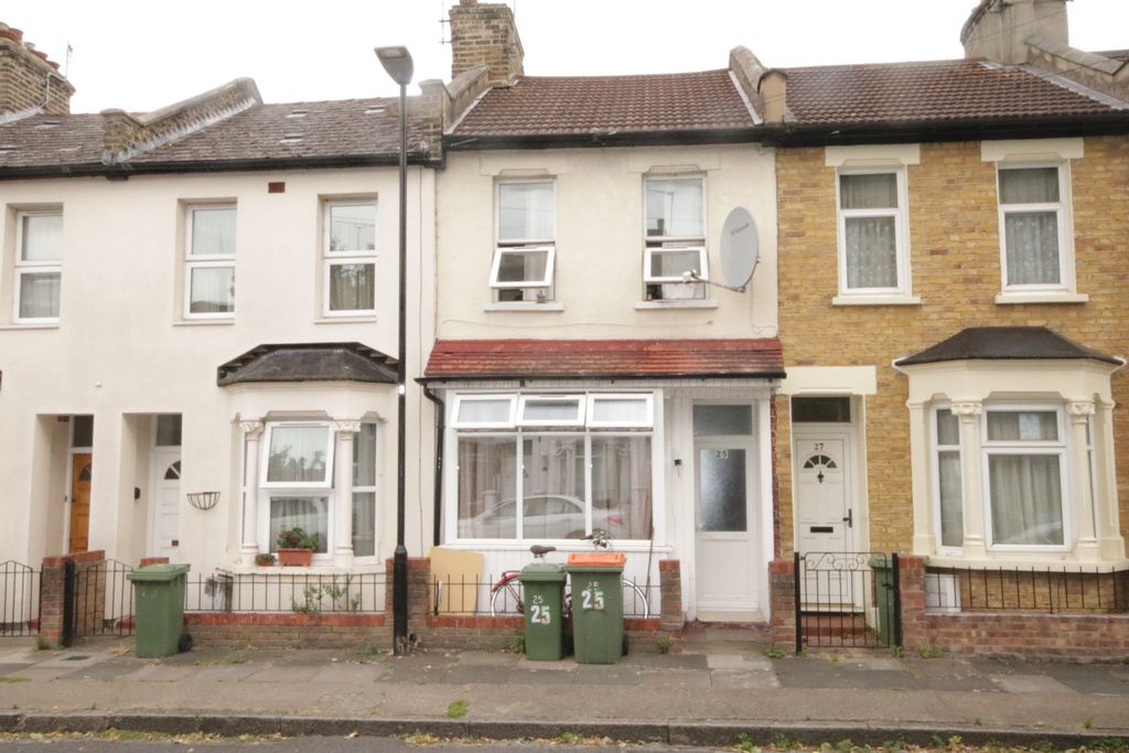 Property photo 1 of 9 2 Bedroom Terraced House