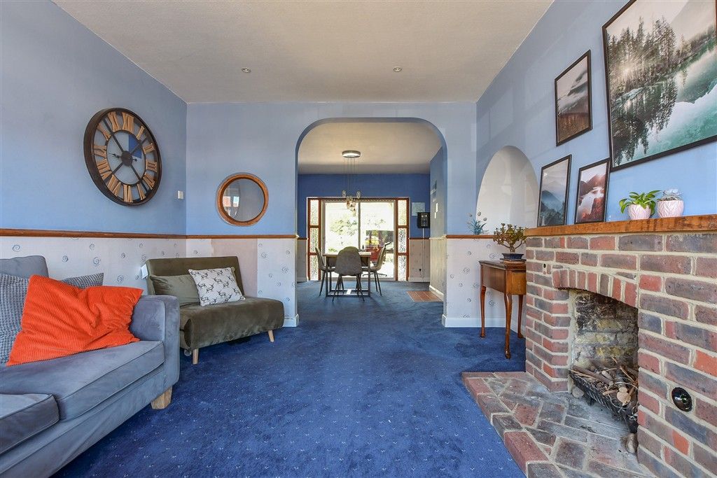 Property photo 3 of 13 Lounge