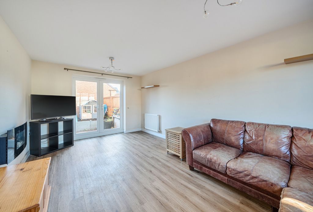 Property photo 3 of 20 1385715-19-693034...