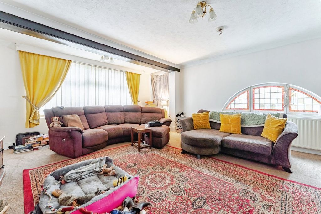 Property photo 3 of 34