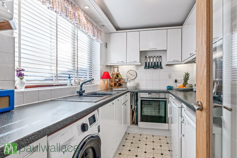 Property photo 3 of 17 Kitchen