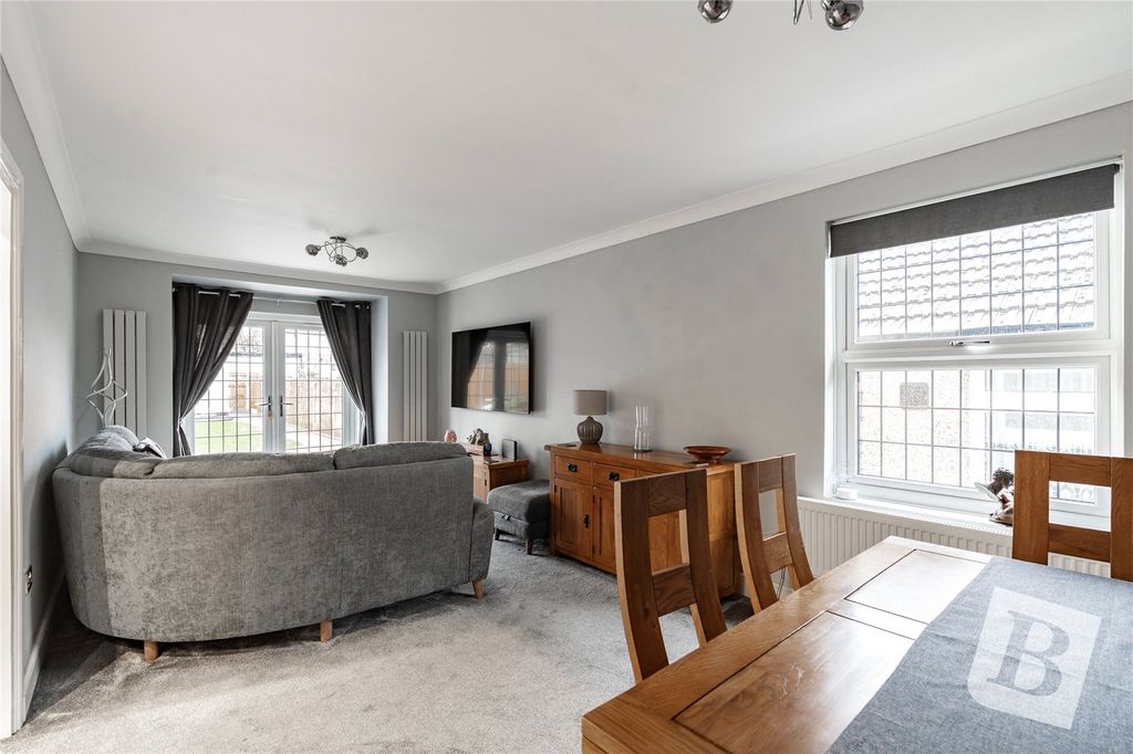 Property photo 3 of 16 Lounge