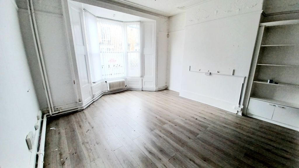 Property photo 2 of 21 20251008_122445