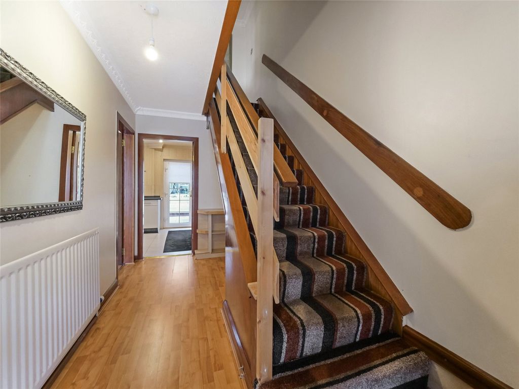 Property photo 3 of 20 Entrance Hall