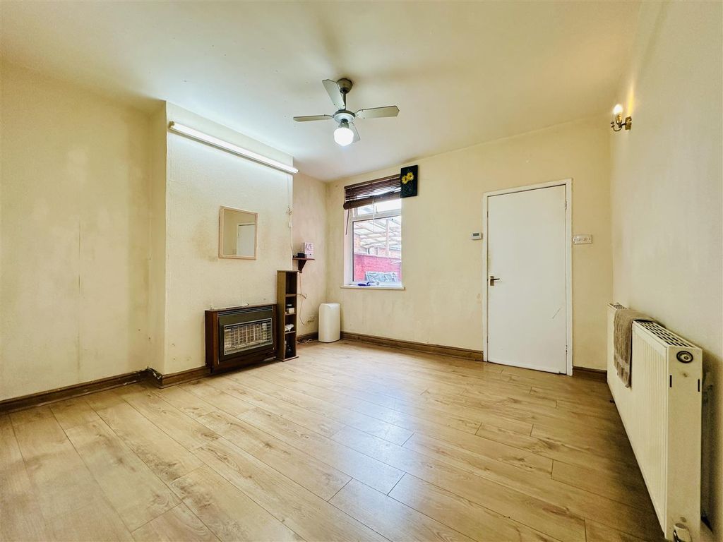 Property photo 3 of 9 Sitting Room