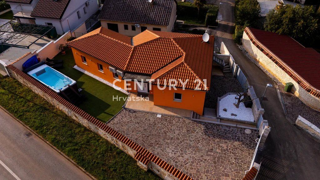Property photo 1 of 33