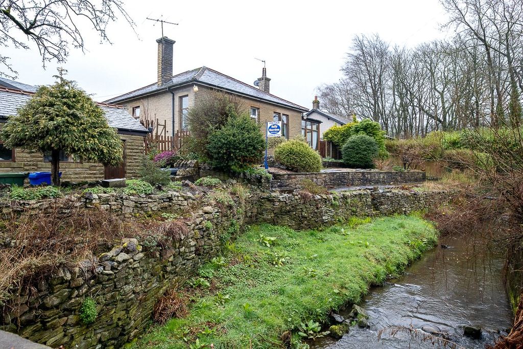 Property photo 1 of 40 The Bungalow