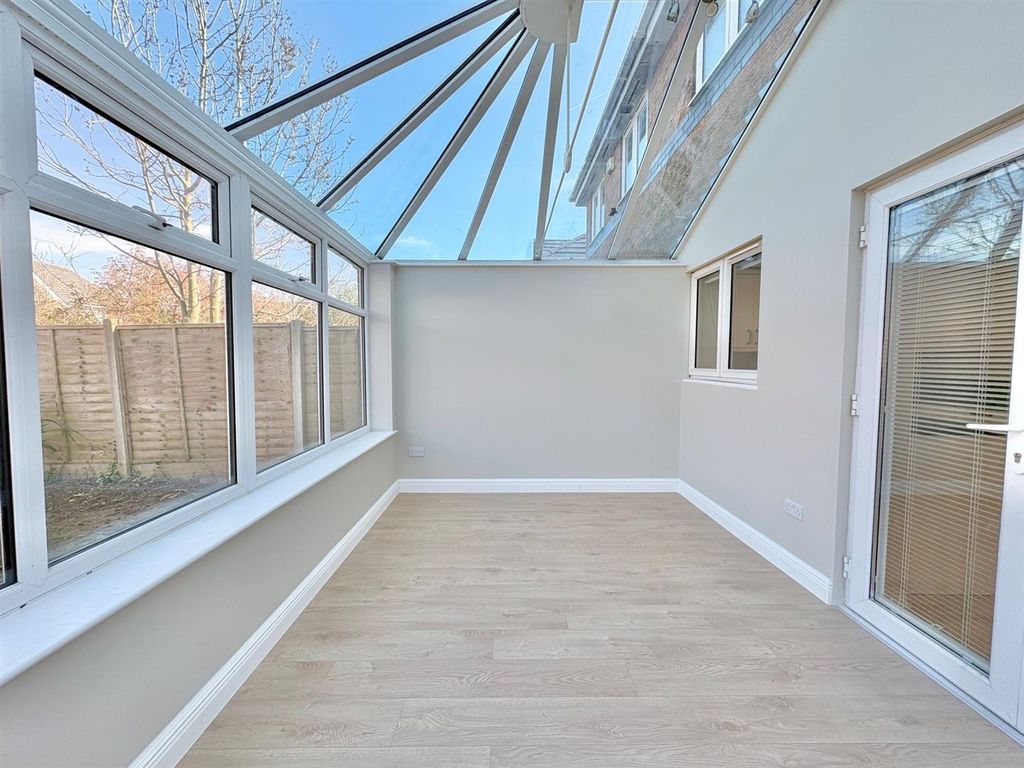 Property photo 3 of 10 Conservatory.Jpg