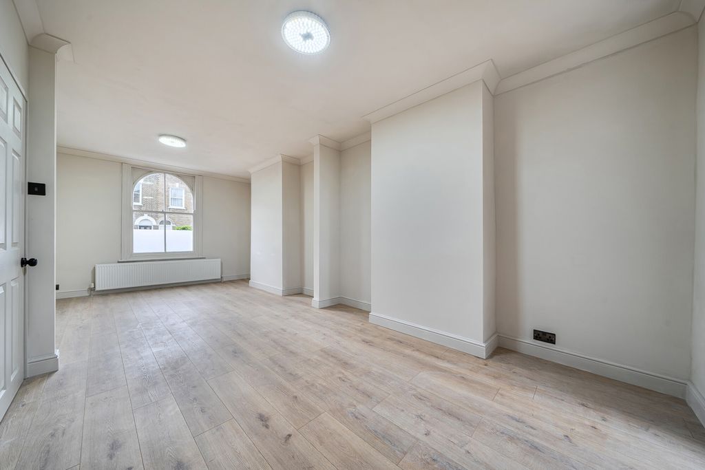 Property photo 3 of 19 Reception