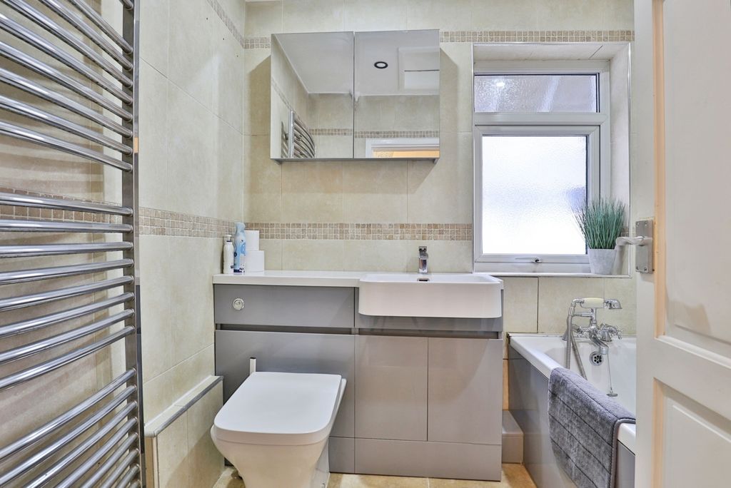 Property photo 3 of 14 Bathroom