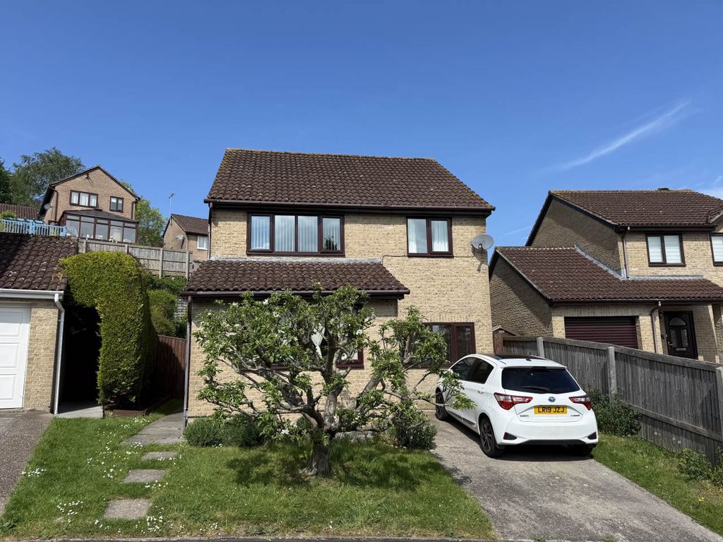 Property photo 1 of 17 External