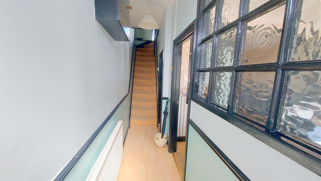 Property photo 2 of 23 Entrance Hallway