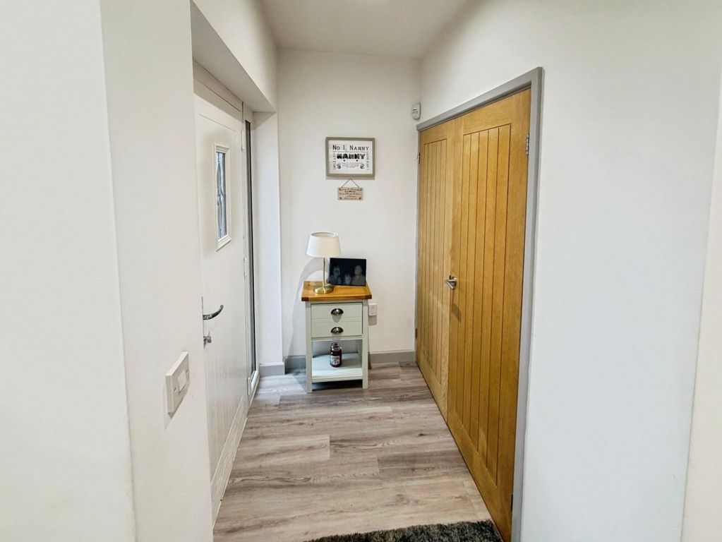 Property photo 2 of 46 15384533-9-43B5-8Abb-Ff043D2F04Bc-8243-00000255B9A