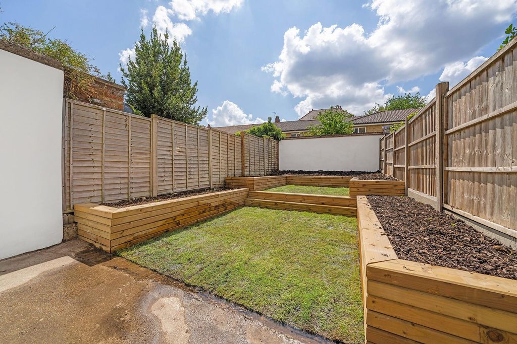 Property photo 3 of 15 Garden.Jpg