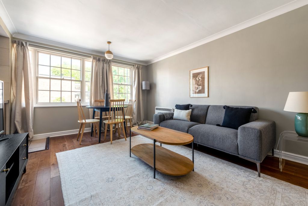 Property photo 1 of 21 Living Room