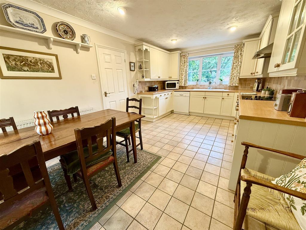 Property photo 3 of 26 Kitchen Breakfast Room