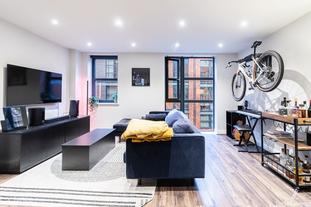 Property photo 3 of 28 8X1A5670-Hdr