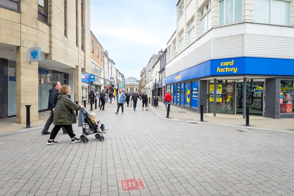 Property photo 2 of 27