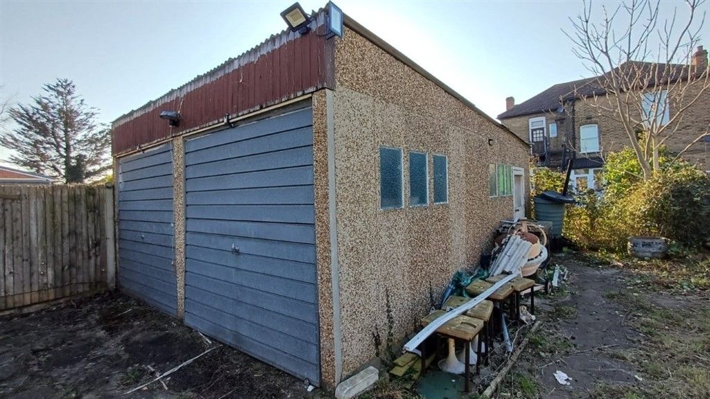 Property photo 3 of 17