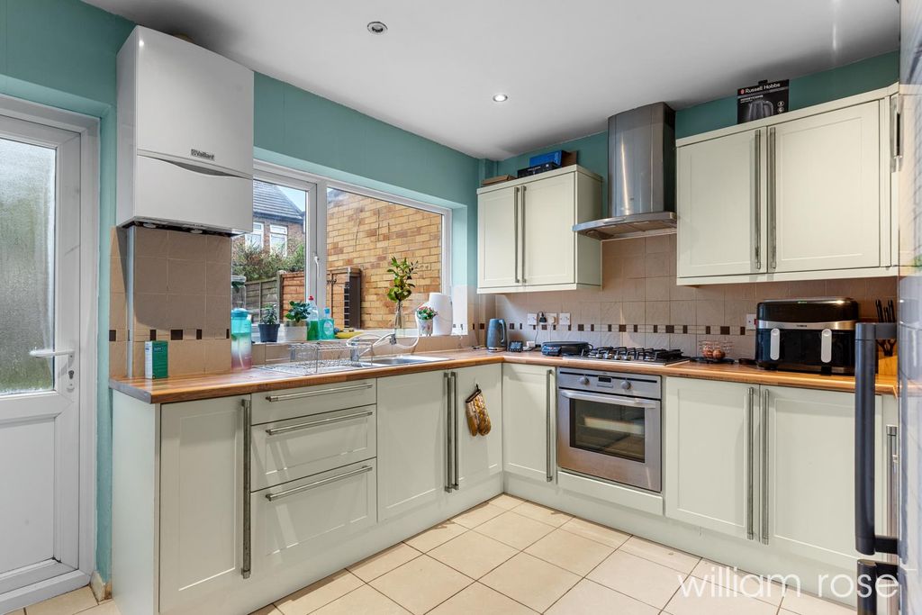 Property photo 2 of 13 Snakeslaneeast_10.Jpg